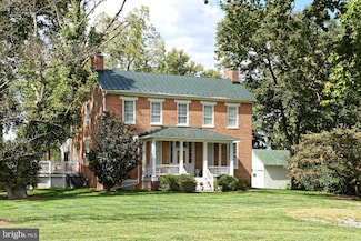 453 S Buckmarsh St, Berryville, VA 22611