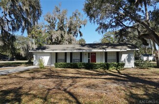 15 Palm Circle Dr, Inglis, FL 34449