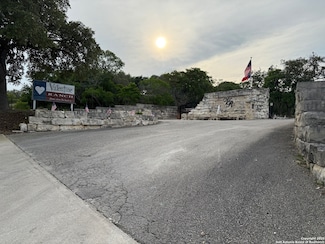433 Private Rd, Helotes, TX 78023