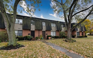 216 Moore Rd Unit 1-V, Avon Lake, OH 44012