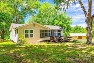 1224 Martin Rd, Hickory Grove, SC 29717