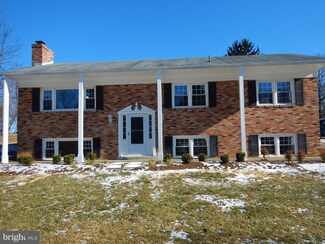 22 Longstreet Ave, Round Hill, VA 20141