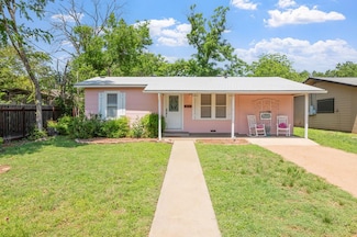 812 W Austin St, Fredericksburg, TX 78624