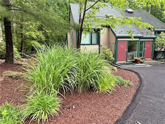 561 Laurel Pond, Farmington, PA 15437