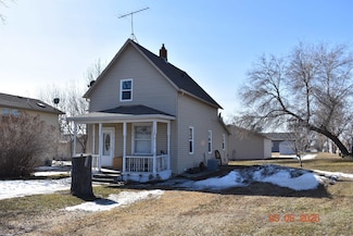 7 3rd St SE, Garrison, ND 58540