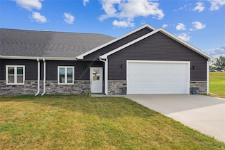 205 N 8th Ave, Sully, IA 50251
