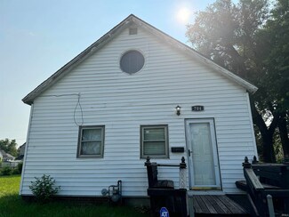 704 N Mulberry St, Muncie, IN 47305