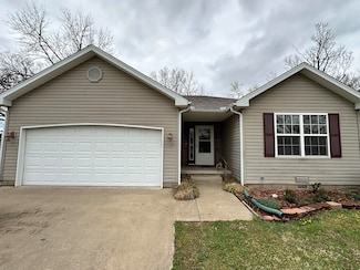 1243 E Centennial Ave, Carthage, MO 64836