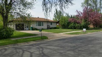 139 4th St, Garrison, ND 58540
