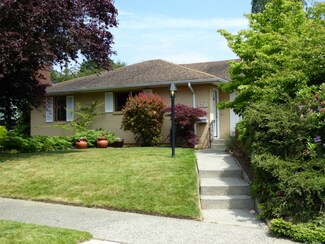 5710 59th Ave NE, Seattle, WA 98105