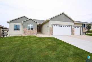 2813 S Maplewood Ave, Sioux Falls, SD 57110