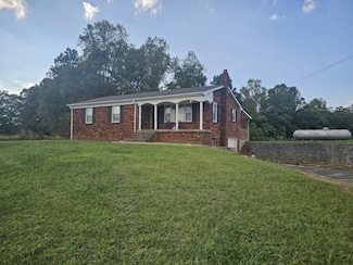 1077 Rock Ave, Palmer, TN 37365