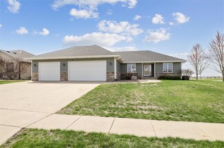 1034 Lake Shore Dr SE, Altoona, IA 50009