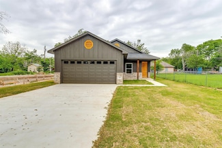 404 Evans St, Cleburne, TX 76031
