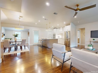 130 Larchmont Dr, San Antonio, TX 78209