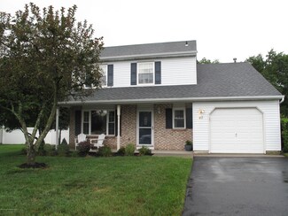 40 Lorelei Dr, Howell, NJ 07731