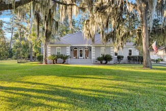 302 Oak Grove Island Dr, Brunswick, GA 31523