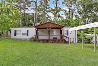 121 E Oak Shadows, Onalaska, TX 77360