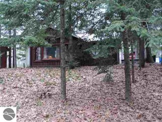 7198 Lakeview Dr, Oscoda, MI 48750