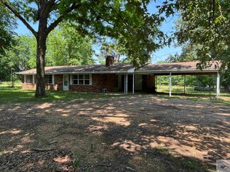 812 LR 106 Little4 River, Foreman, AR 71836