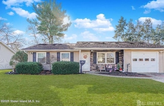 16 1st Ave, Monroe Township, NJ 08831