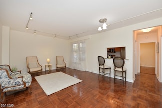 5 Roosevelt Place Unit 1F, Montclair Twp., NJ 07042