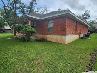 231 Cross River St, New Braunfels, TX 78130