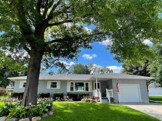811 4th St, Traer, IA 50675