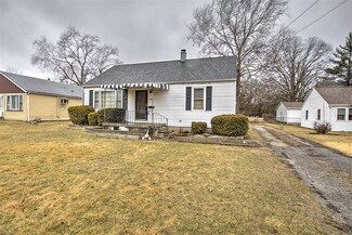 22 Grays Ln, Decatur, IL 62526