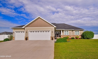 5491 Courtyard Dr, Grand Forks, ND 58201