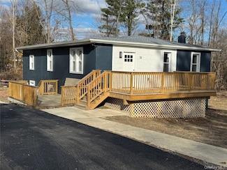 76 Pappas Ln, Wappingers Falls, NY 12590