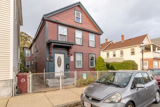 13 Dublin St, Lowell, MA 01854