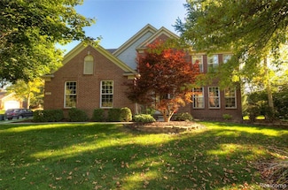 702 Westhills Dr, South Lyon, MI 48178