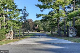 4122 Crestview Rd, Harrisburg, PA 17112