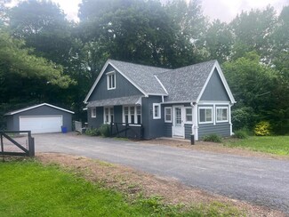 W330N4503 Lakeland Dr, Nashotah, WI 53058