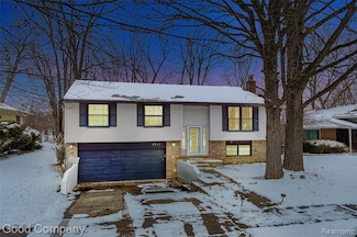 2711 Winter Dr, Troy, MI 48083