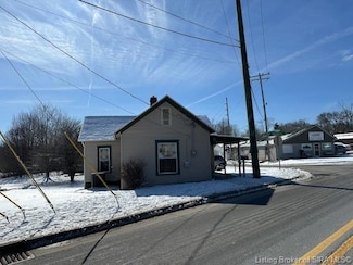 601 E Hackberry St, Salem, IN 47167