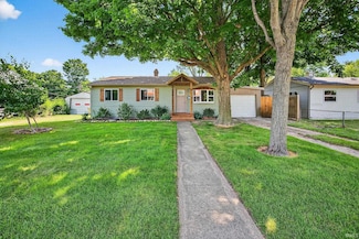 2010 Johnson St, South Bend, IN 46628