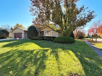 6710 Wedgewood Ln, Willowbrook, IL 60527