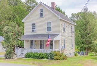 17 Bay St, Boothbay Harbor, ME 04538