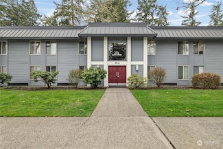 8633 Zircon Dr SW, Lakewood, WA 98498