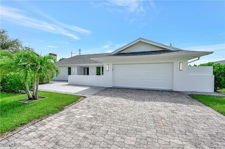 2517 Kings Lake Blvd, Naples, FL 34112