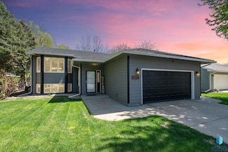 1604 S Hillview Rd, Sioux Falls, SD 57110