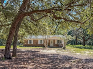 5703 Old River Rd, Baker, FL 32531