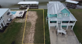 14 Alpha Slip Rd, Matagorda, TX 77457