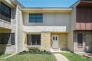 207 Palmwood Dr Unit 2, Victoria, TX 77901
