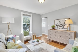 15 Crescent Square Unit 2, Newton, MA 02458