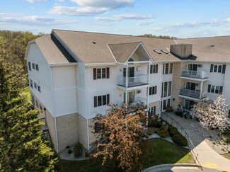 715 Canterberry Ct Unit 301, West Bend, WI 53090