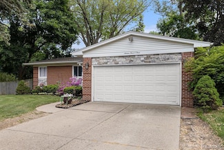 16303 Pollyanna St, Livonia, MI 48154