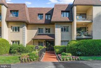 306 Summit Dr, Bryn Mawr, PA 19010